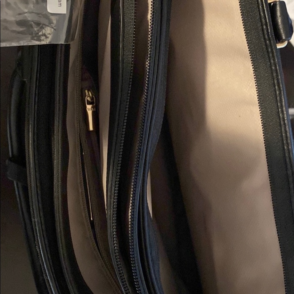 Tumi Larkin Hayward Briefcase Computer Bag Black Gold hardware. Good condition. - Picture 3 of 5